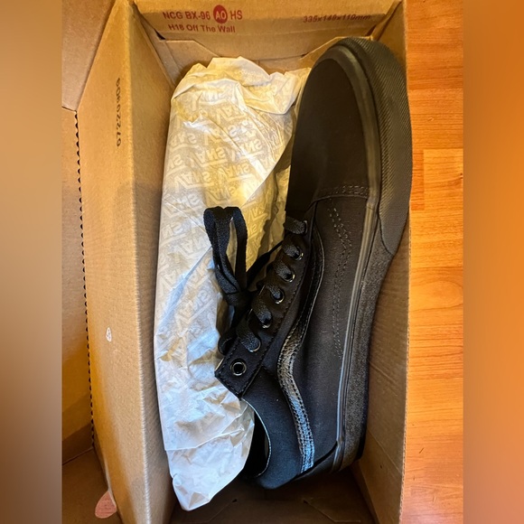 Men Old Skool Black Vans - Picture 4 of 6